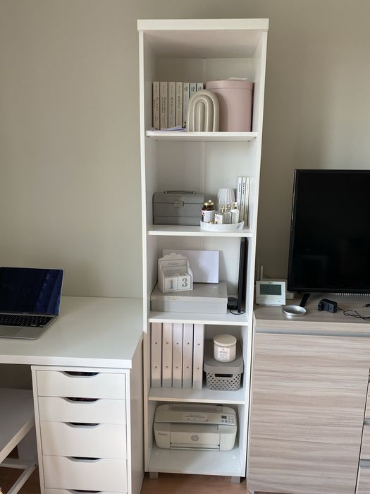 Sprzedam biały regał