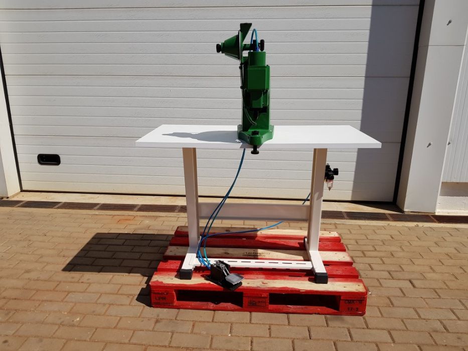 Maquina de meter ilhós pneumática