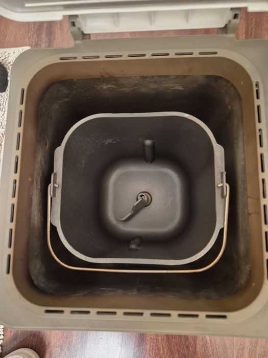 Продам хлебопіч LG HB-202CE