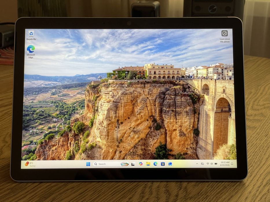 Microsoft Surface Go 2. Екран 10.5. Памʼять 64GB SSD. Всатовлений та активований Windows 11 Pro. Відмінний стан