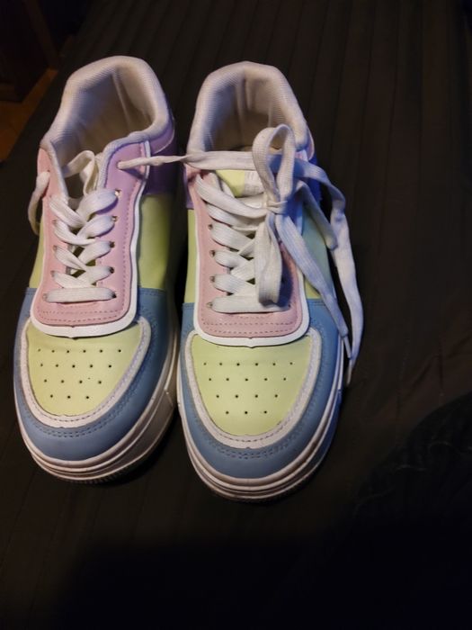 Buty sportowe, sneakers House 37 (wkładka 23 cm)