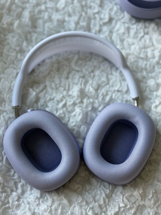 AirPods Max 2 with smart case