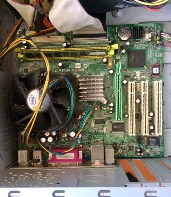 Системний блок ПК компьютер рабочий.