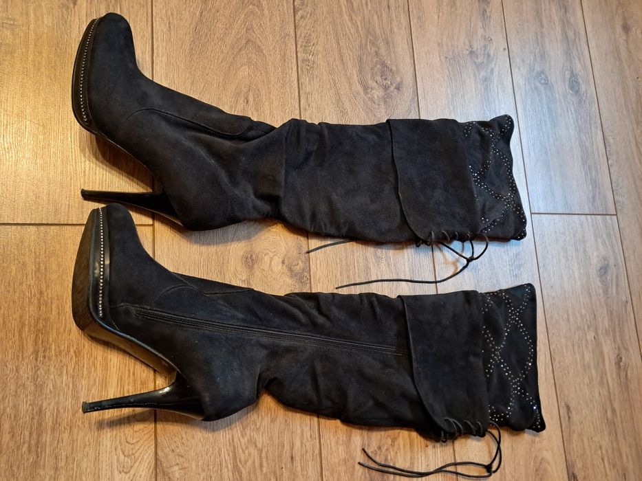 Wysokie za kolano czarne kozaki na szpilce
