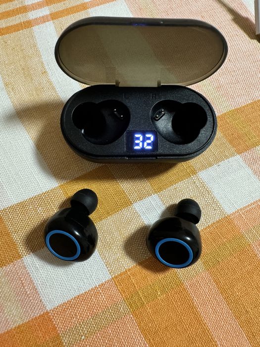 Бездротові блютуз навушники.