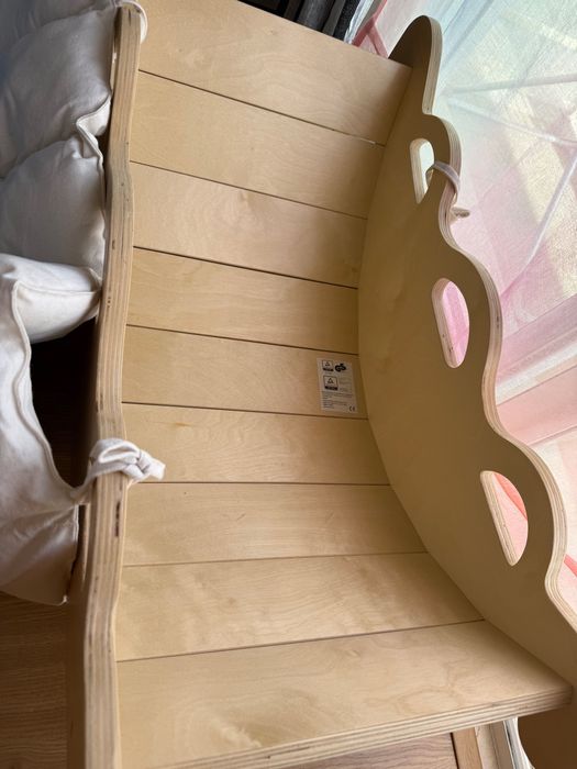 Arco/baloiço de madeira com almofada