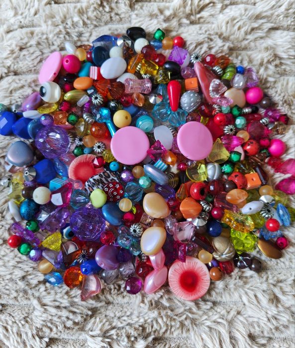 Duży Zestaw różnych koralików akrylowych