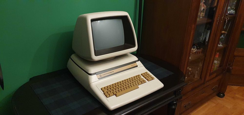 Sprzedam komputer COMMODORE 8296 kolekcjonerski klasyk !!!