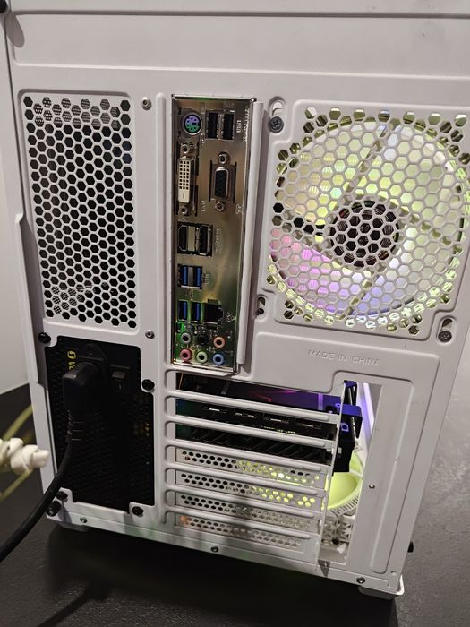 Komputer gamingowy — RX 6700 10GB / i5-11400F / 16GB / NVMe 512GB