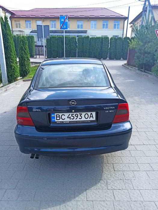 Opel Vectra 1.8 бензин 2000р.