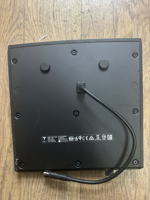 Бездротова зарядка Tesla MY/M3