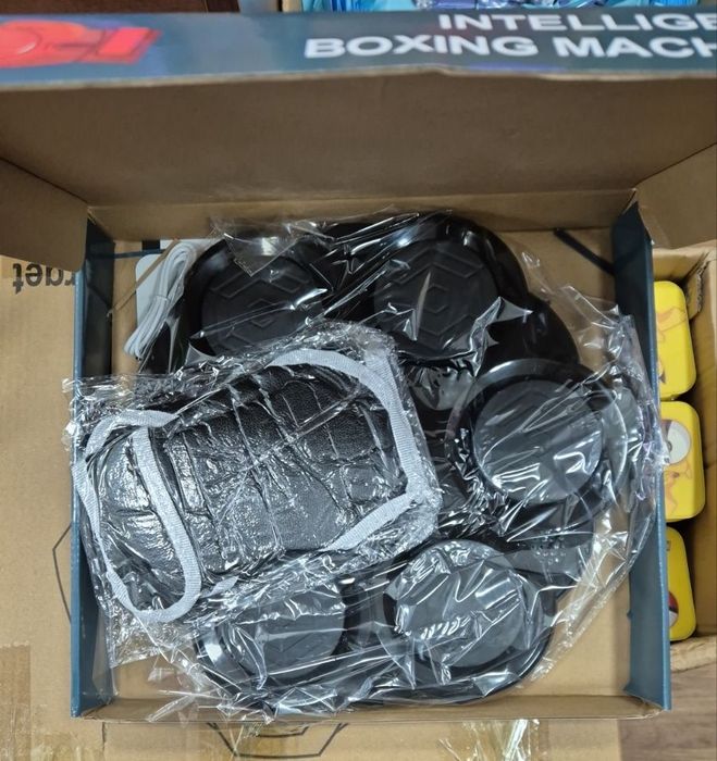 Настінний боксерський тренажер з Bluetooth та рукавичками, 32х32см

75