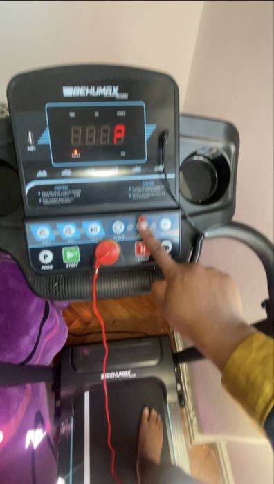 Electric treadmill484645952270510080