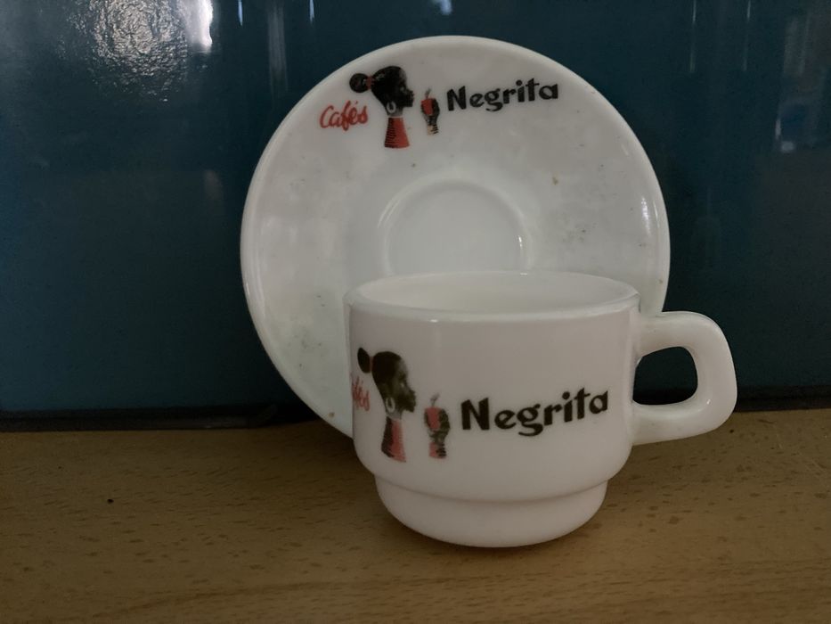 Chavenas antigas de cafe - negrita e ipac