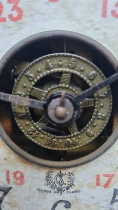 Relógio de mesa muito antigo da marca Reguladora