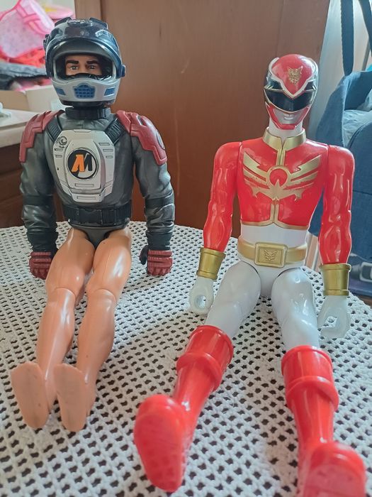 Conjunto de Action Man e Power Ranger