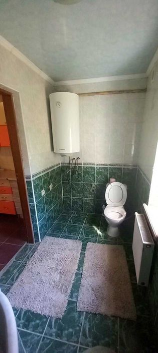 Продаж будинку туалет, ванна та автономне опалення.