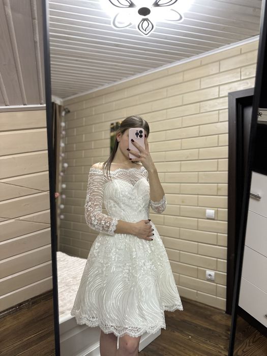 Ніжна біла сукня – ідеальна для фотосесії, випускного