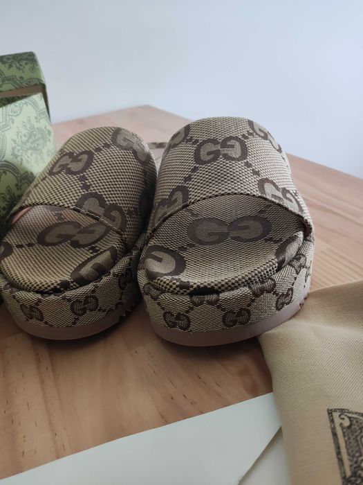 Gucciego Buty, sandaly klapki, skora 94-22