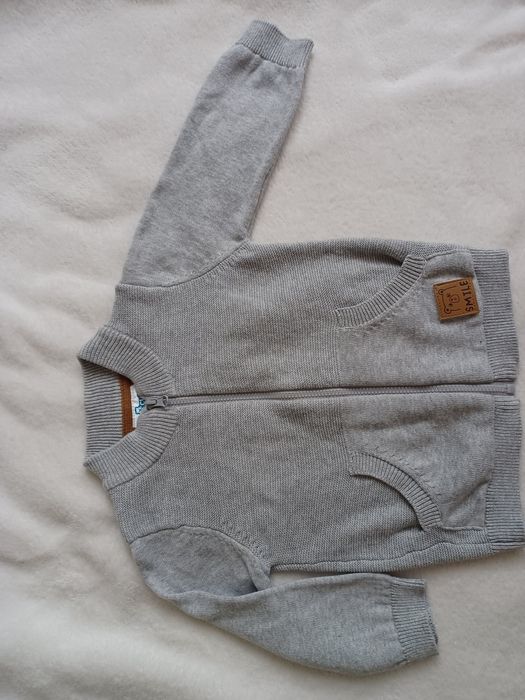 Szary rozpinany sweterek dla chlopca chrzest ślub r. 74