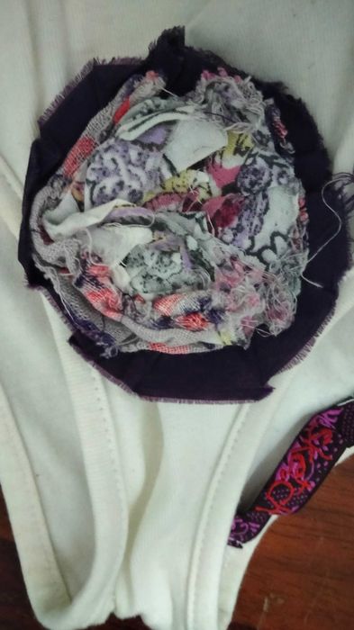 Conjunto saia e blusa ( 8 anos )