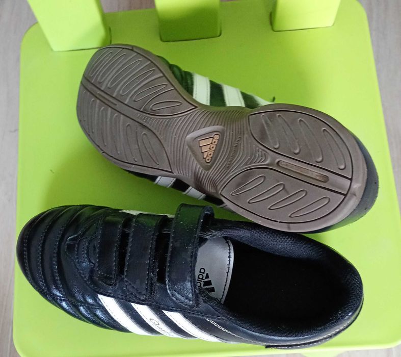 Adidas. Buty piłkarskie, chłopięce.