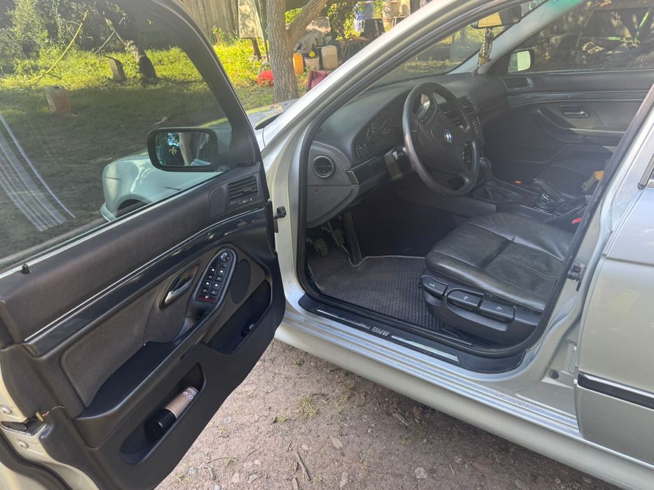 Продам BMW E39 520i