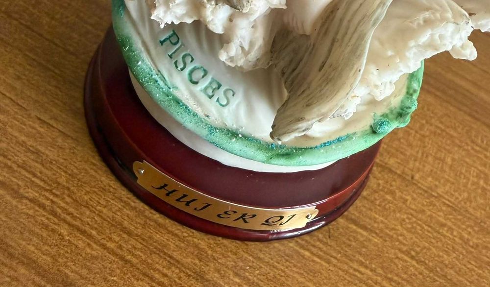 Estatueta signo Peixes sereia com anjo 22 cm
