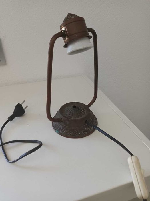 Candeeiro em cobre, com mais de 50 anos, a funcionar