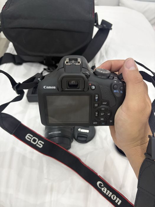 Canon EOS 2000D + 18-55mm — Como Nova