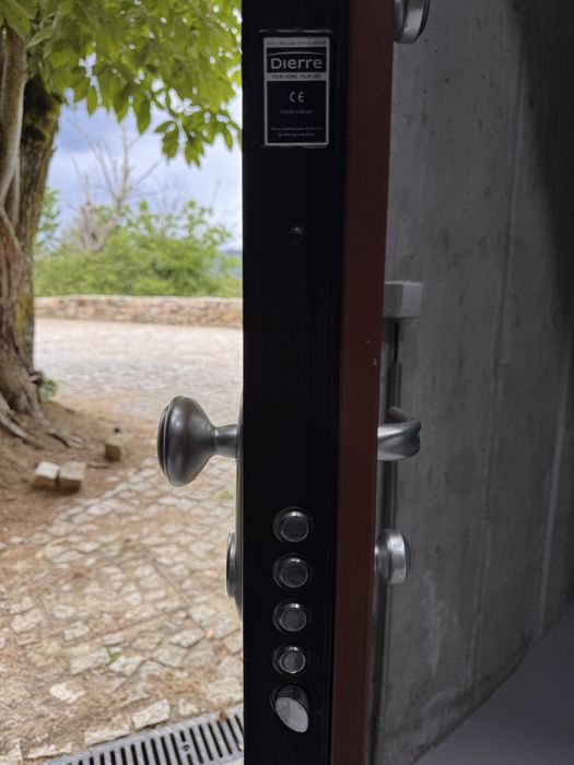 Portas Blindadas Dierre Premium – Estrutura pronta a revestir | Valor Novo +11.000€