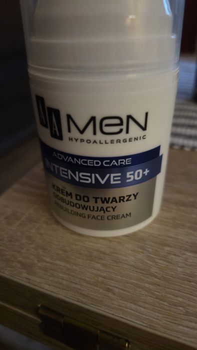 Sprzedam męski krem do twarzy.