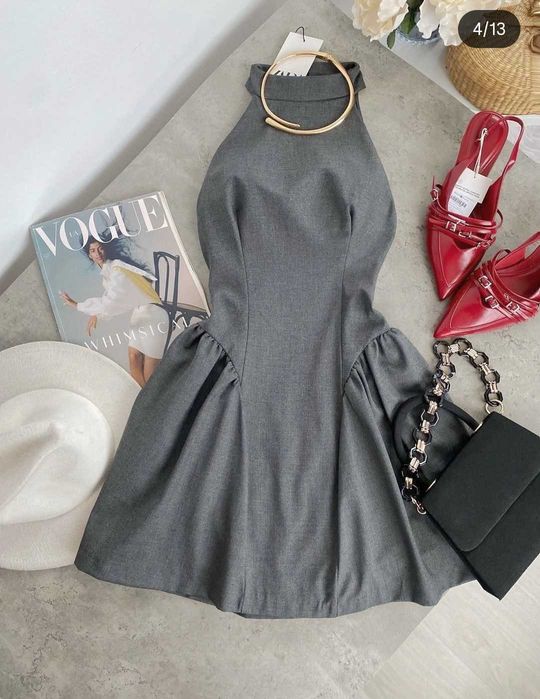 Стильна сукня ZARA Limited Edition  Модель з лімітованої колекції, яка привертає увагу оригінальним дизайном  Стан:новий Розмір EU:36