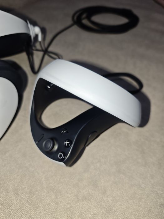 PlayStation PSVR2 + Carrying Case + Protective Lenses64284411320579121