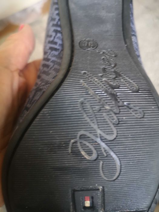 Tommy Hilfiger granatowe czółenka 36