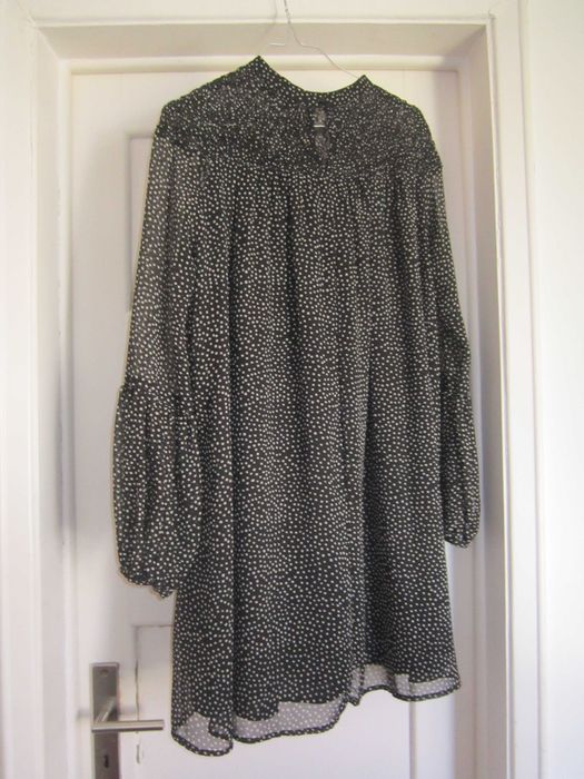 Vestido Zara Preto bolinhas brancas com forro midi, mangas em balão