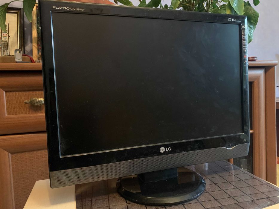 Монитор Б/У  ЖК-монитор LG Flatron M228WDP с диагональю 22"