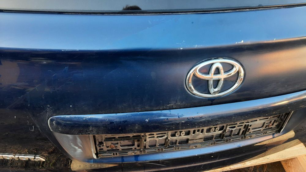 Lak. 8p4 toyota avensis t25 kombi klapa bagażnika