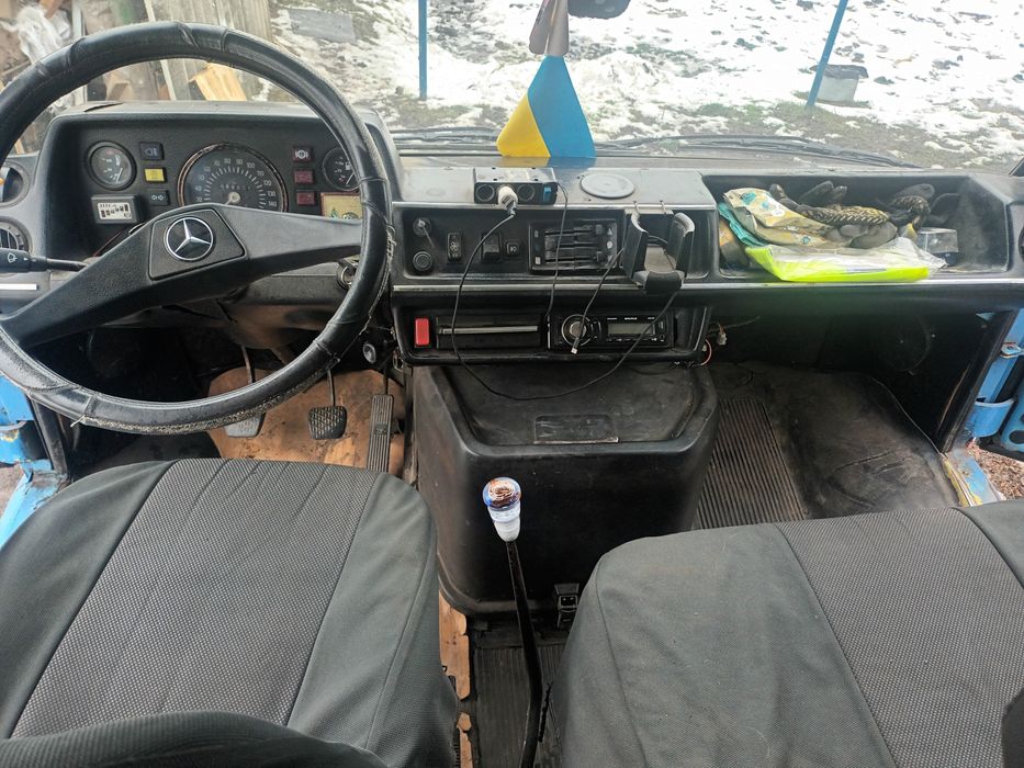 Продам Mersedes benz 207d 2.4L