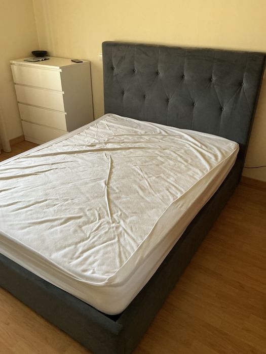 Cama de Casal Estofada 150x195 com Estrado – Cinzenta