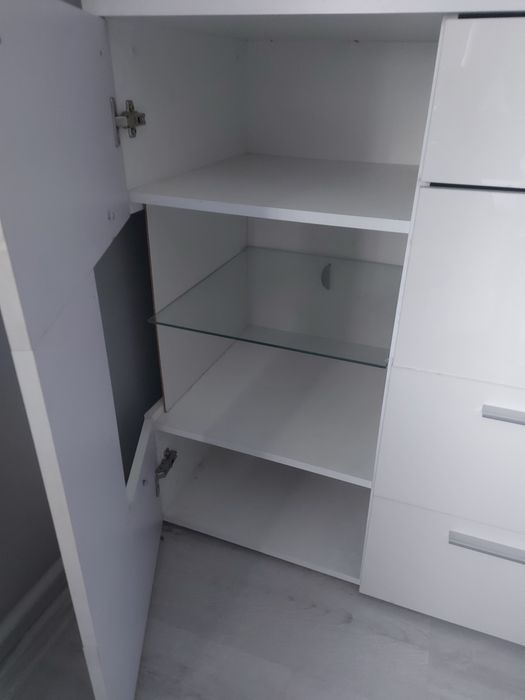 Biała komoda ZA DARMO