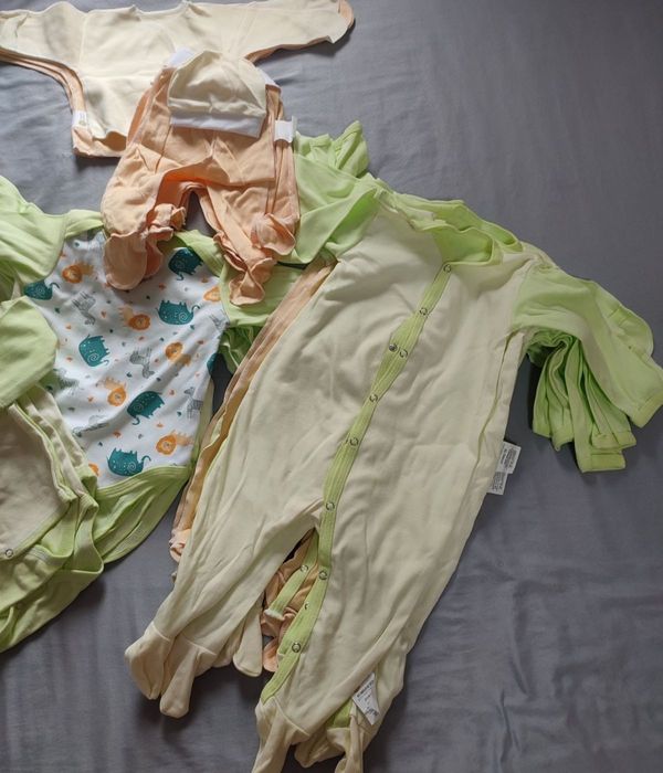 Дитячий одяг для немовлят, бодіки і чоловічки, ціна за пакет.