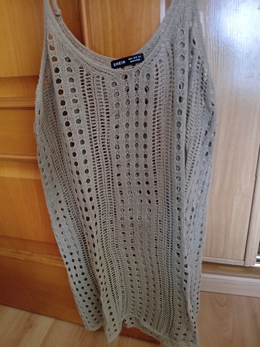 Vestido rendado bege