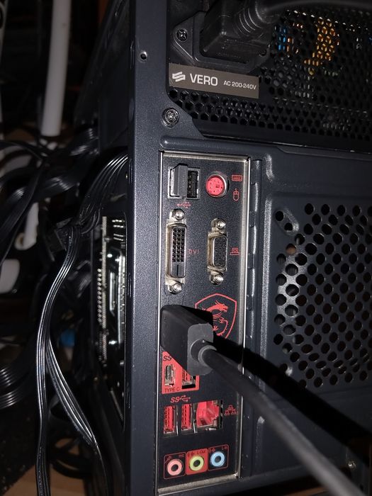 Intel i7 8700, 16 gb ram, SSD 500 gb, HDD 2TB