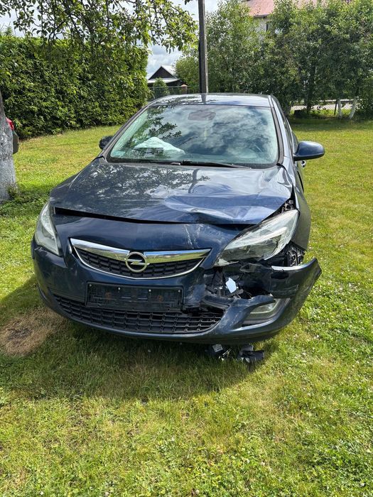 Opel Astra Opel Astra uszkodzony.