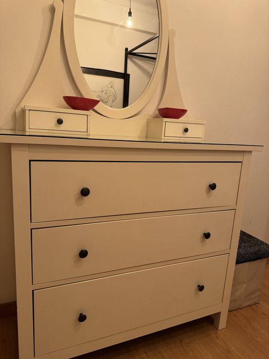 Movel Ikea com espelho e gavetas