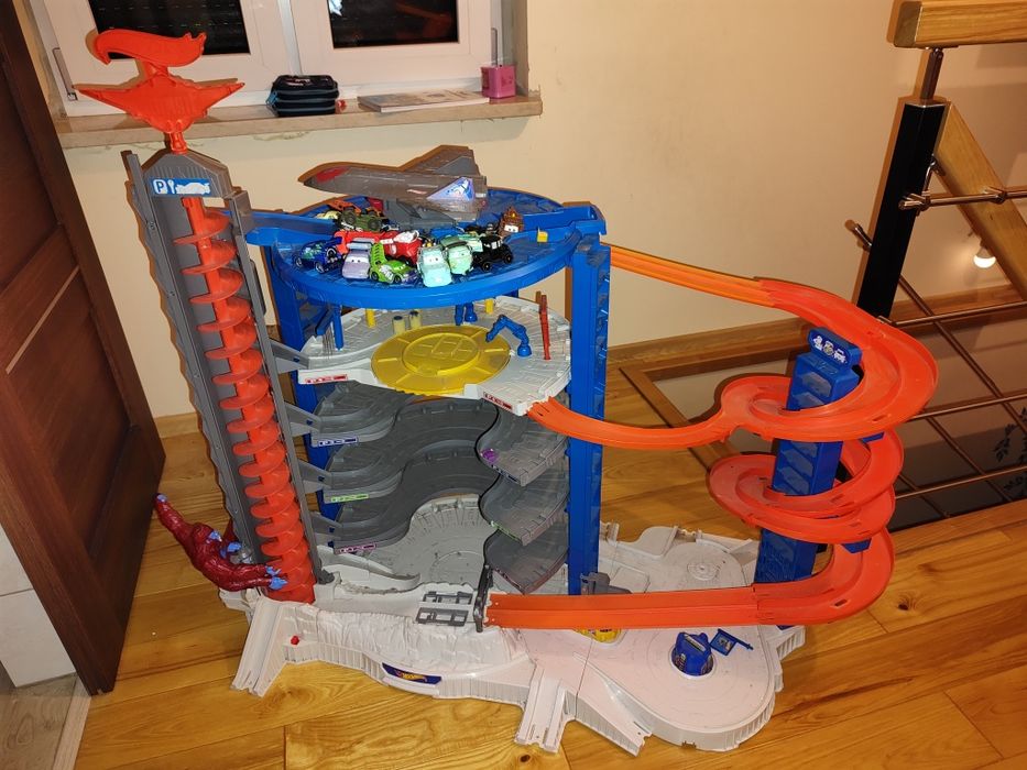 HOT WHEELS super mega garaż