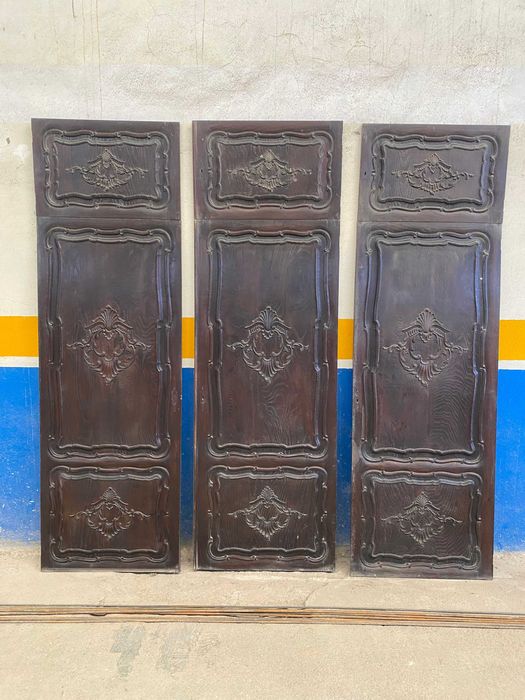Portas de Armário, D. João V, em madeira maciça de castanho escurecido
