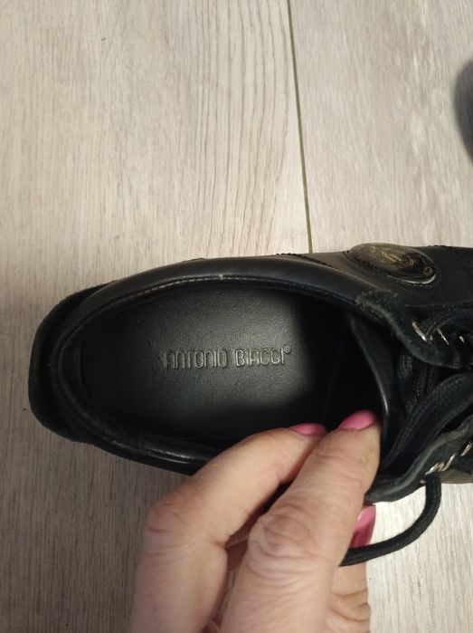 кросівки бренду Antonio Biacci