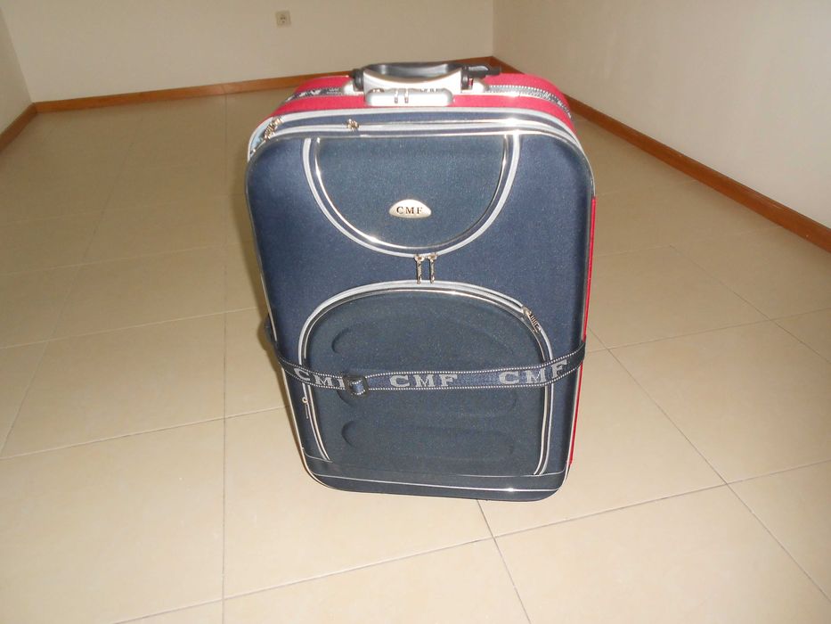 Mala de Viagem, em azul e vermelha